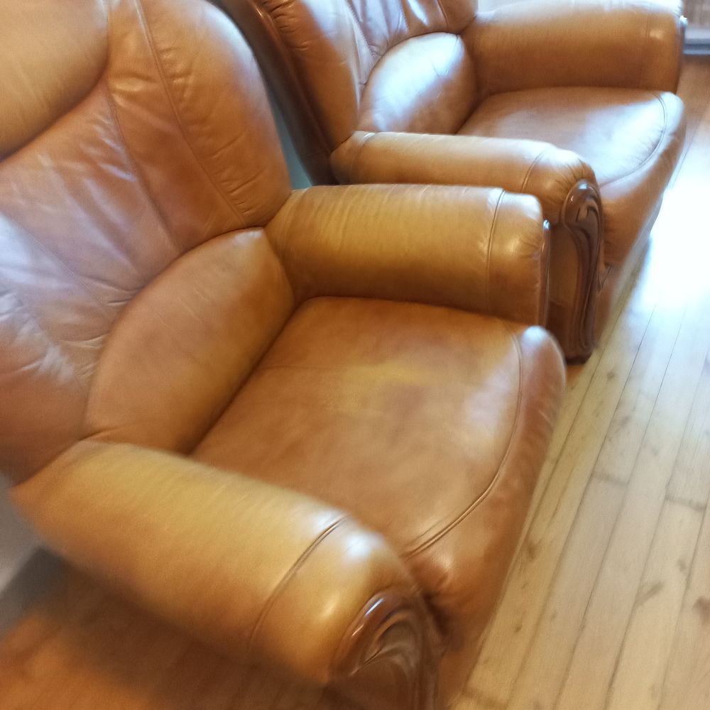 Canape et 2 fauteuil en cuir Meubles