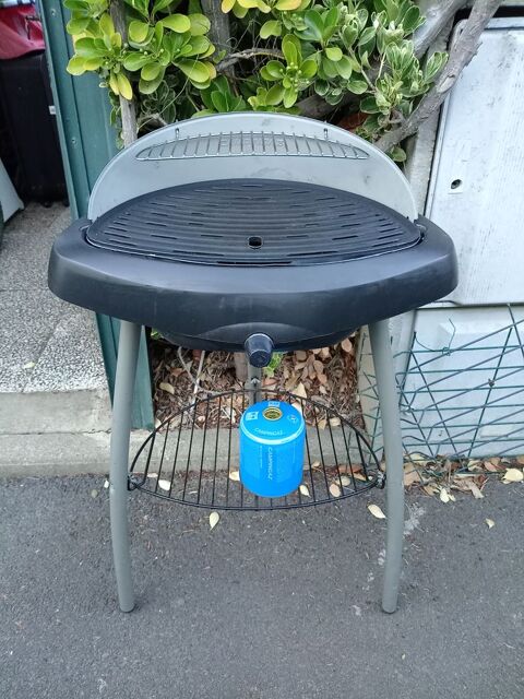 Barbecue grill sur pieds CAMPINGAZ GRILLADERO 30 Le Cap D Agde (34)