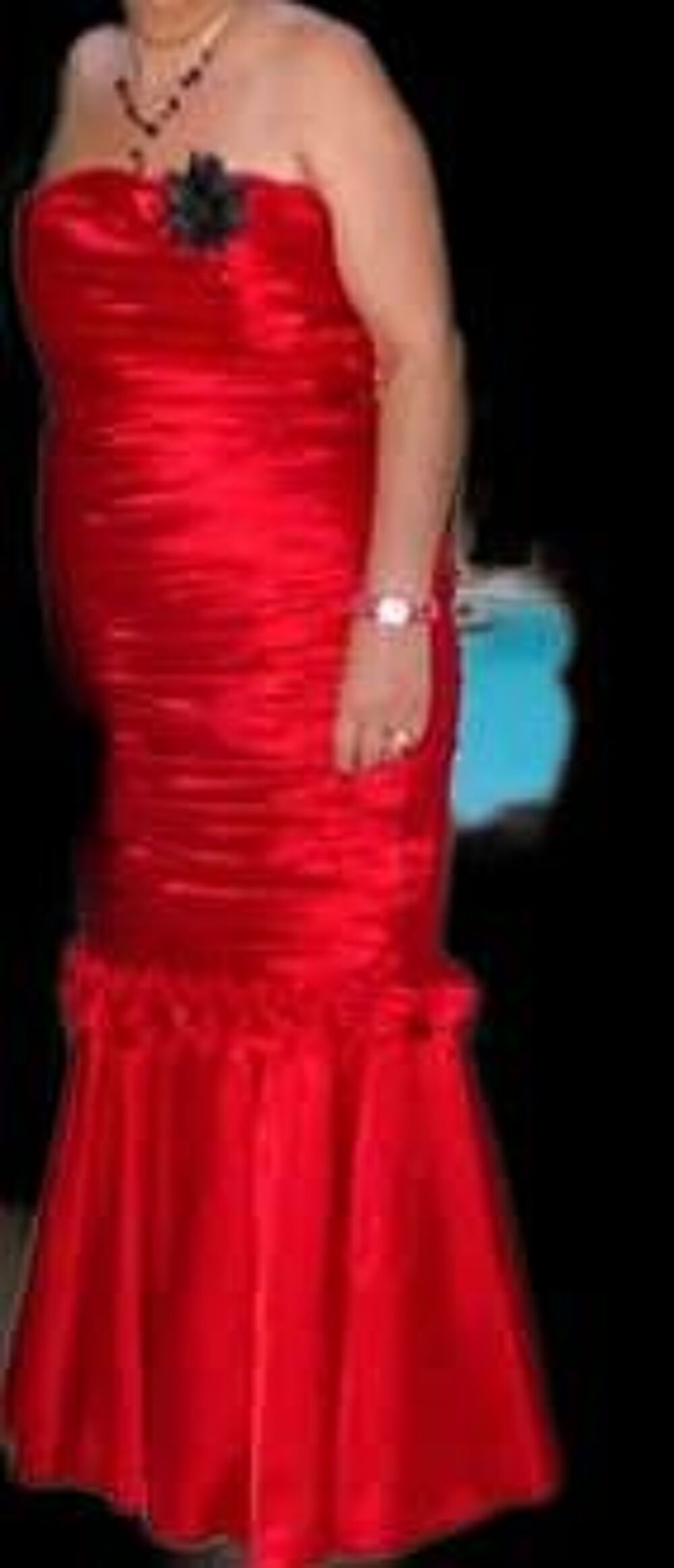 ROBE DE SOIREE OU CEREMONIE FOURREAU TYPE SIRENE SATIN ROUGE Vêtements