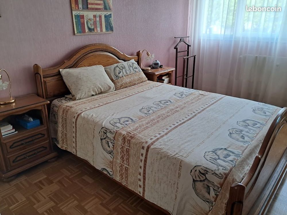 Chambre &agrave; coucher. Meubles