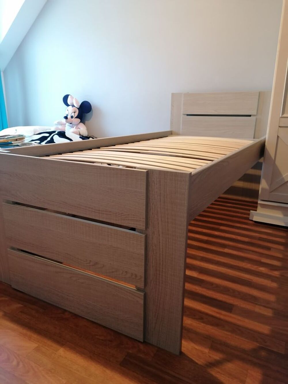 Lit sur&eacute;lev&eacute; 90 x 200 + sommier + matelas Meubles