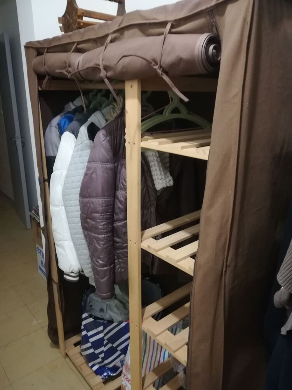 Armoire en tissu marron Meubles