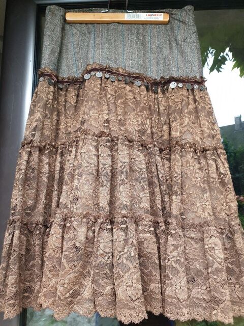 Lot de 3 jupes chics, vintage.
10 Mouxy (73)