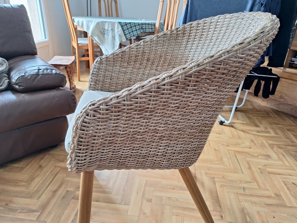 Fauteuil d'int&eacute;rieur en osier vernis Meubles