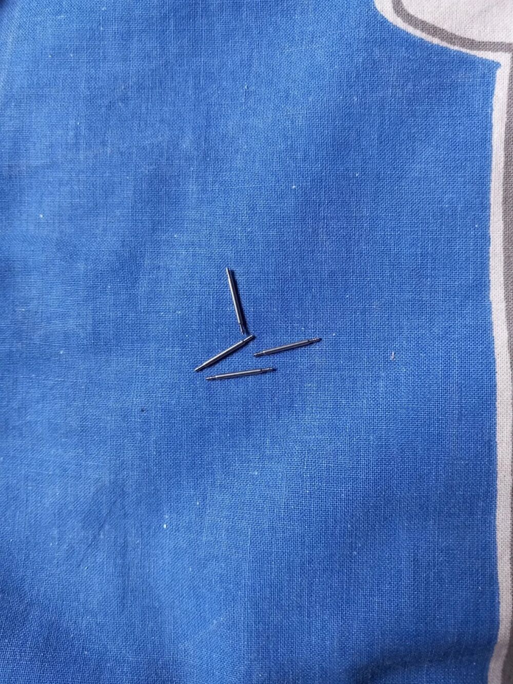 Lot 4 anses pompes pour fixation bracelets de montre 13 mm
Bijoux et montres