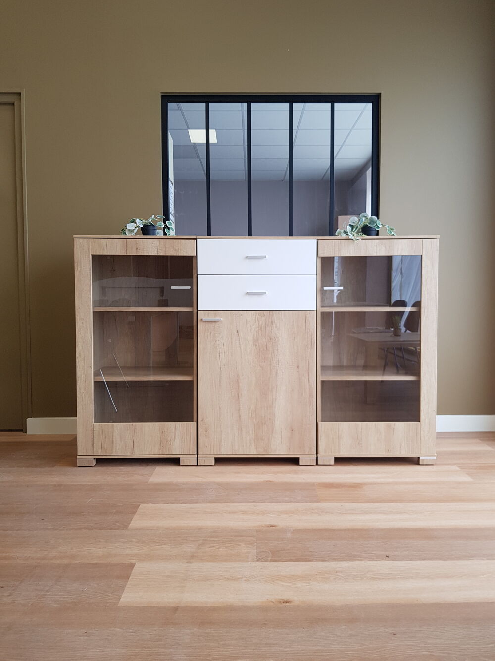 TIRION ARMOIRE BASSE VITREE 
Meubles