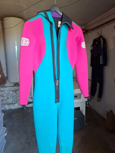 Combi plongee femme 35 La Garde (83)