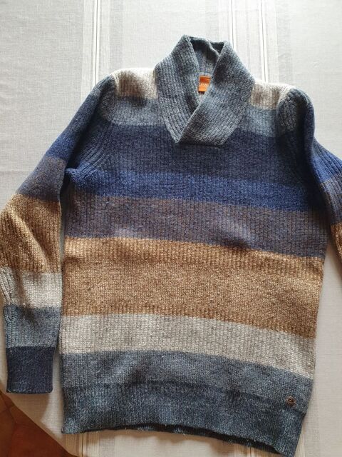 Pull en laine Hugo Boss 30 Vals-les-Bains (07)