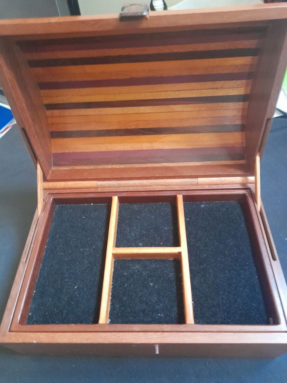 Coffret &agrave; bijoux en bois de Guyane. Décoration