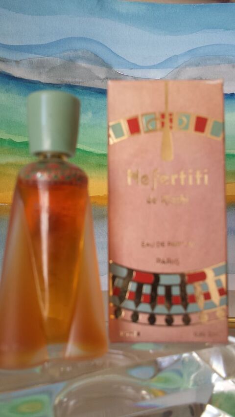 MINIATURE  NEFERTITI  15 Nice (06)