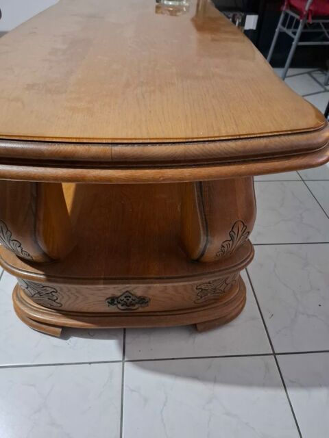 TABLE BASSE EN CHNE MASSIF AVEC MOTIF ET DEUX TIROIRS 50 Possesse (51)