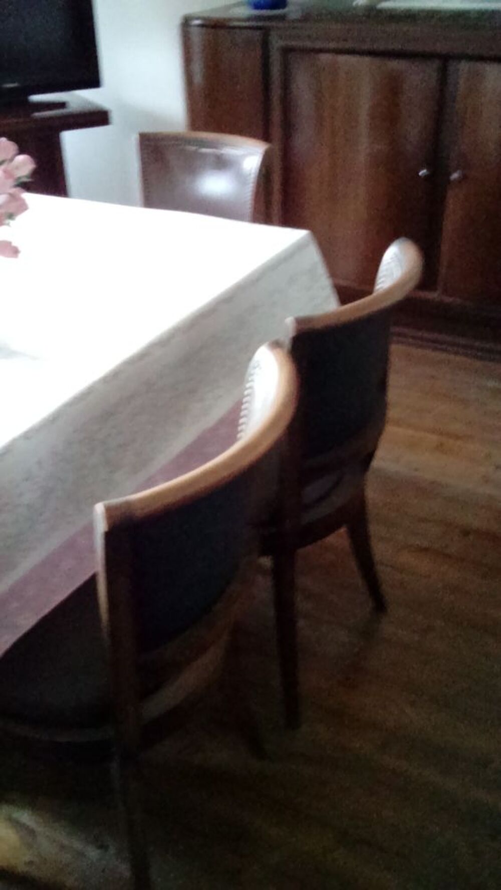 Salle &agrave; manger en acajou, Meubles