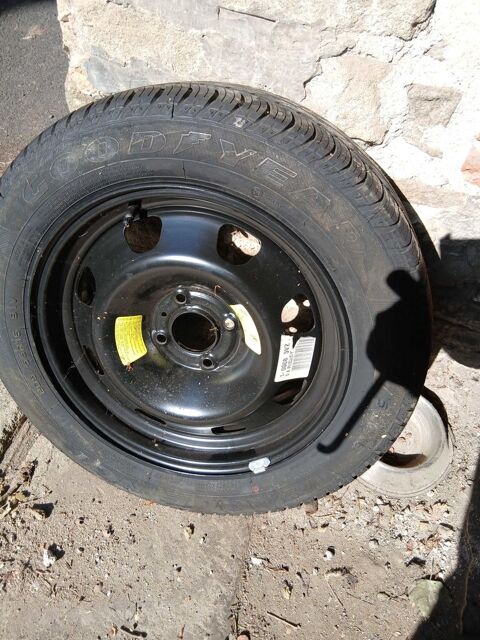 Pi&egrave;ces et &eacute;quipements Voiture Pneu voiture - roue  occasion Brassac-les-Mines 63570