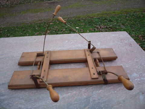 Presse  pantalon en bois ancienne 35 Castres (81)