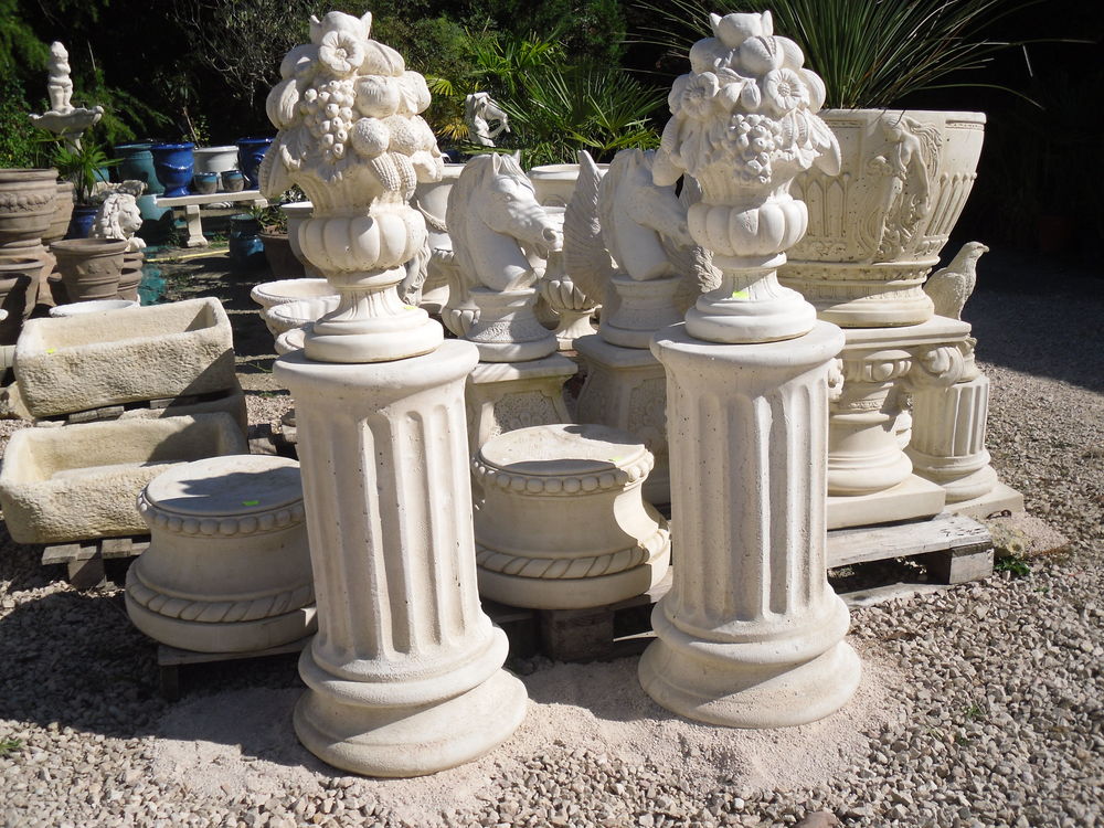 2 TETES DE CHEVAL SUR SOCLE POUR PILIER Décoration