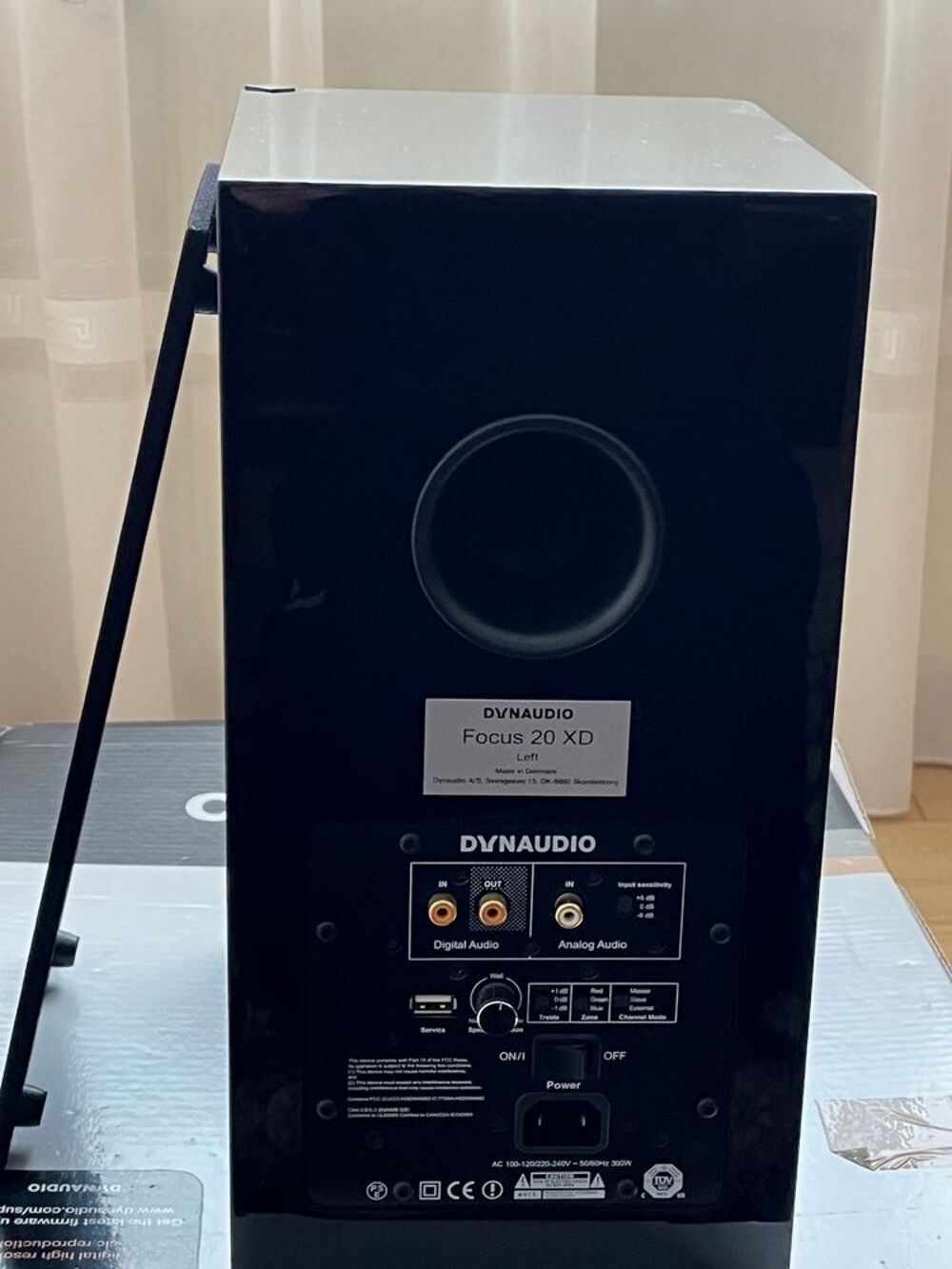 ENCEINTES ACTIVES DYNAUDIO FOCUS 20XD laqu&eacute;e noire Audio et hifi