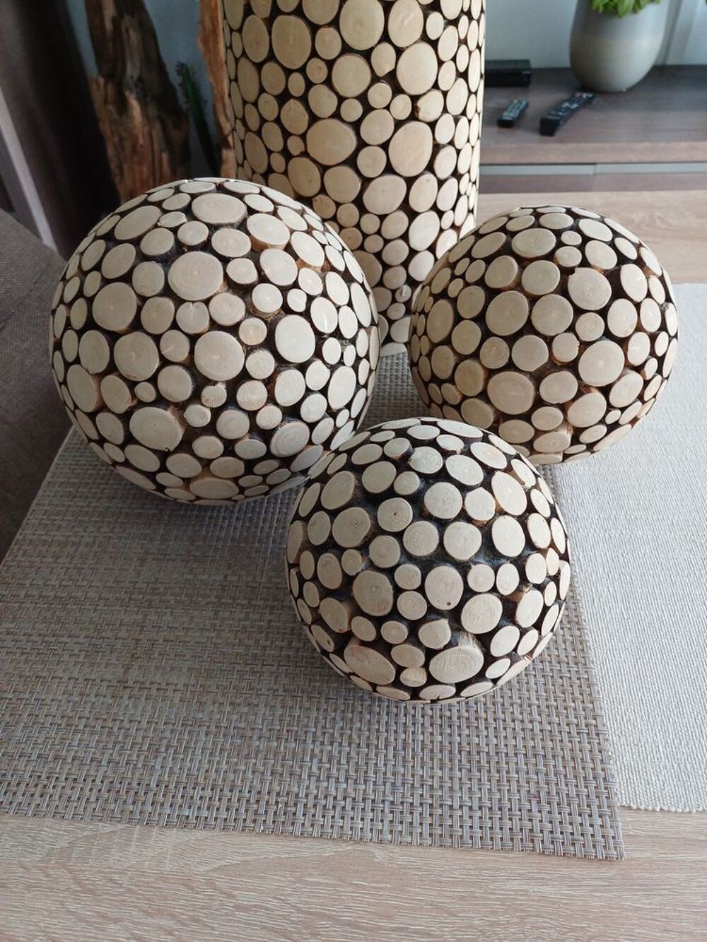 VASE ET BOULES EN BOIS DE LIEGE Décoration