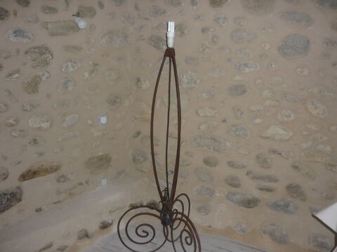 LAMPADAIRE EN FER VIEILLI
Néfiach (66)