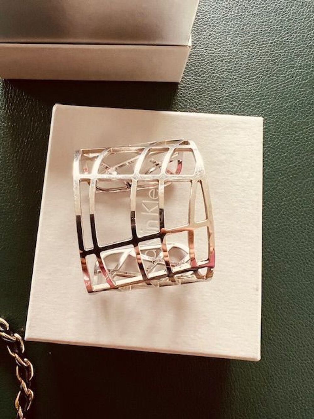 Valeur s&ucirc;re bracelet Calvin Klein en acier. Bijoux et montres