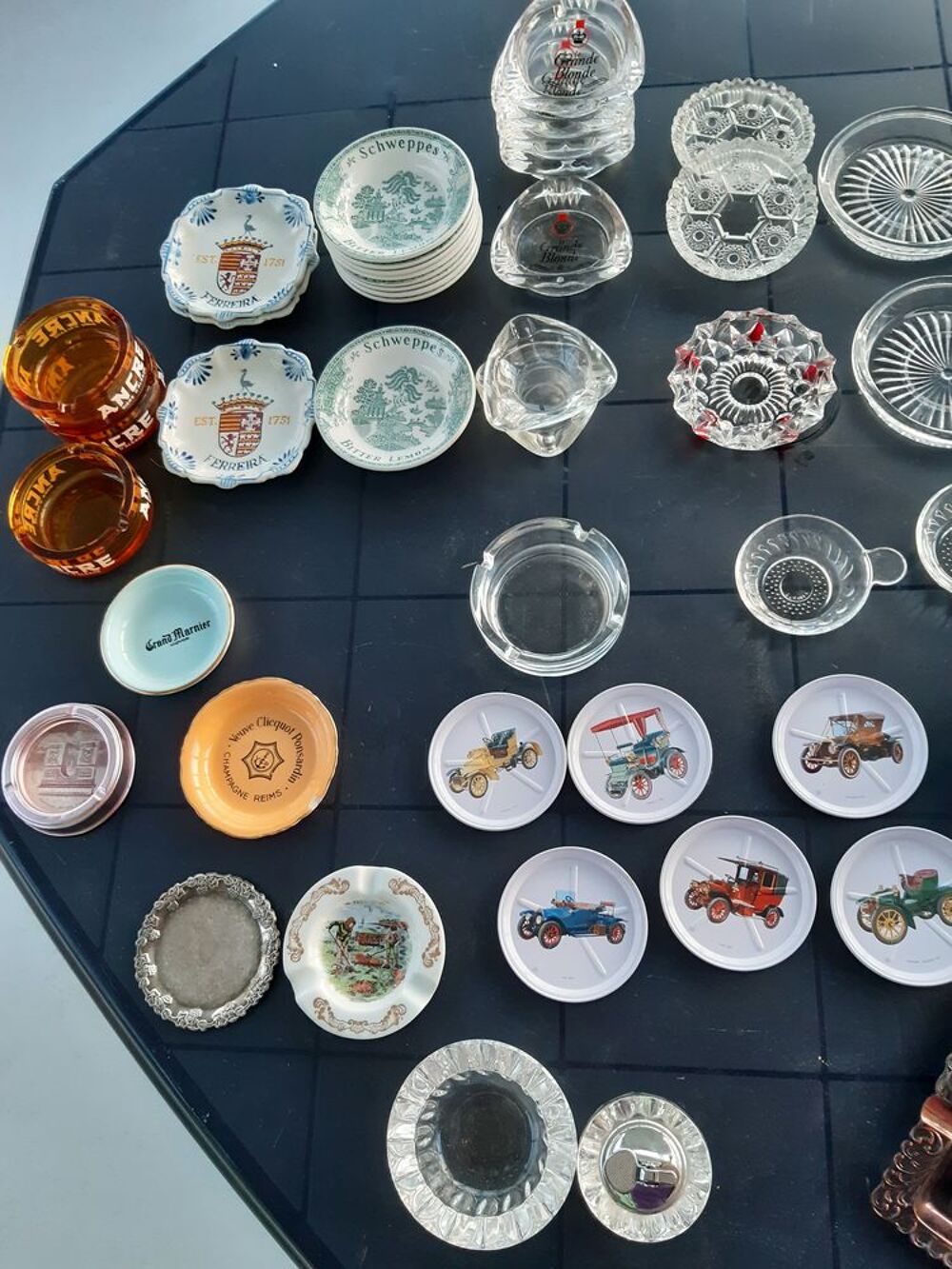 Cendriers &amp; Sous-verres ou bouteilles anciens. Décoration