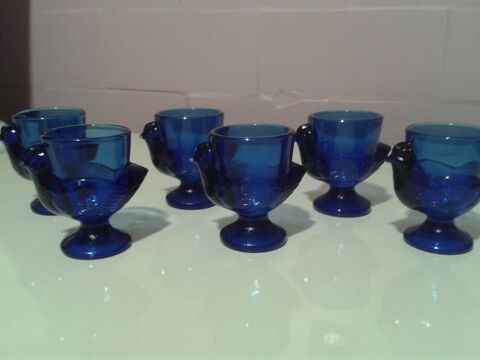6 coquetiers neufs en verre moul� bleu en forme de poussins 22 Dijon (21)