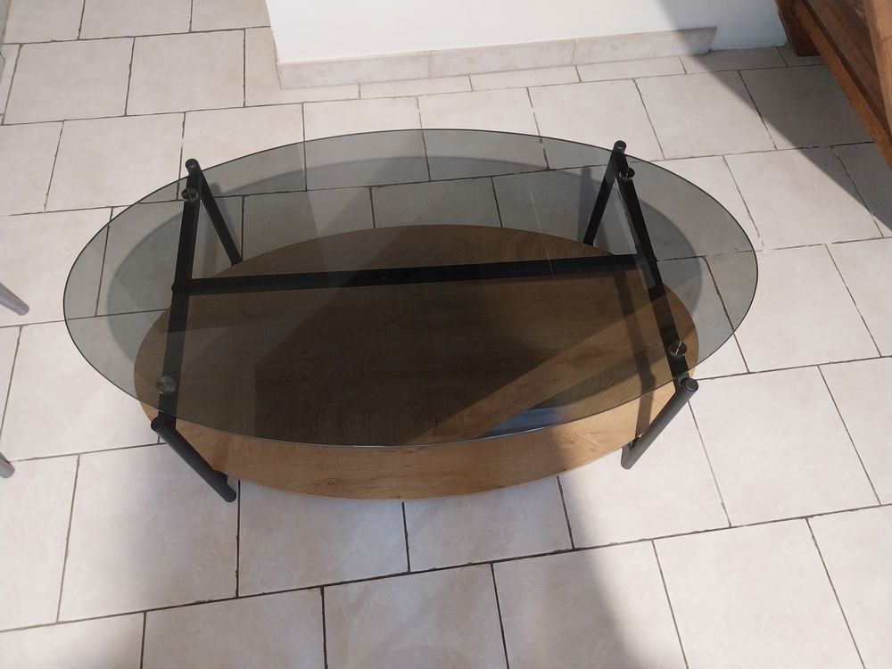 Table Basse Ovale en Verre et Bois. Meubles