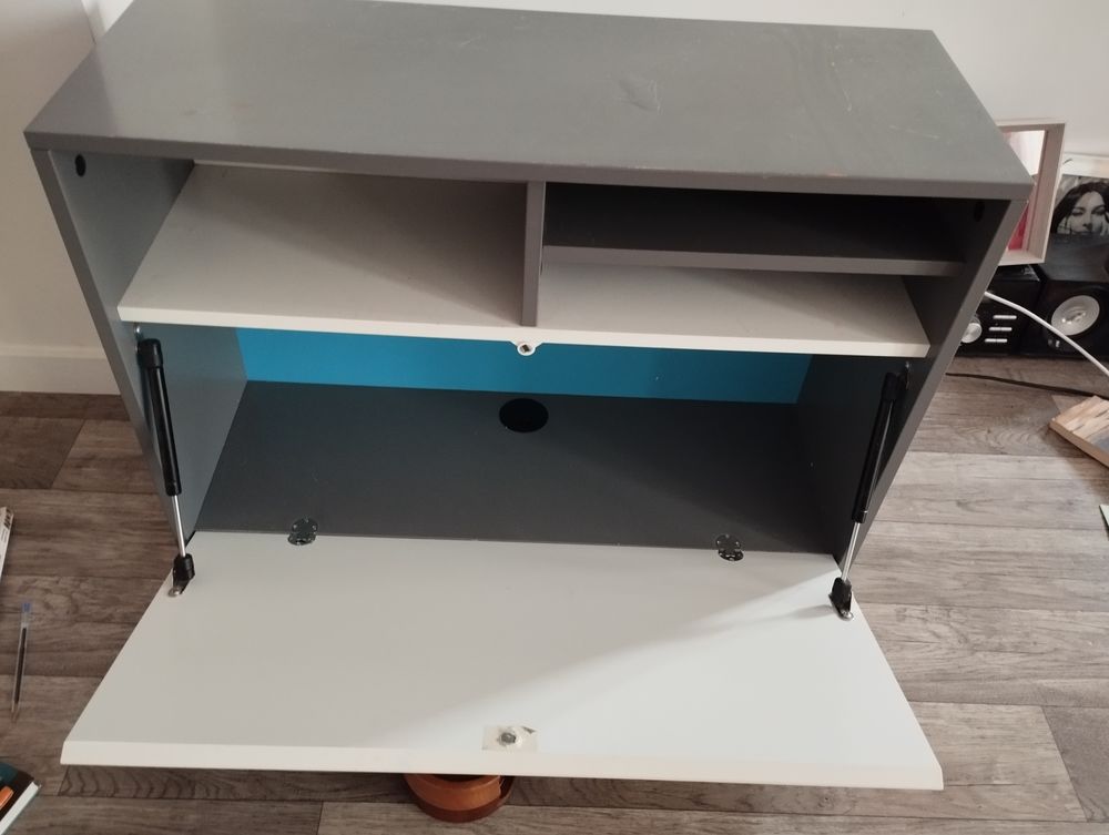 Meuble de TV blanc et. Gris (lamin&eacute; &eacute;pais/) Meubles