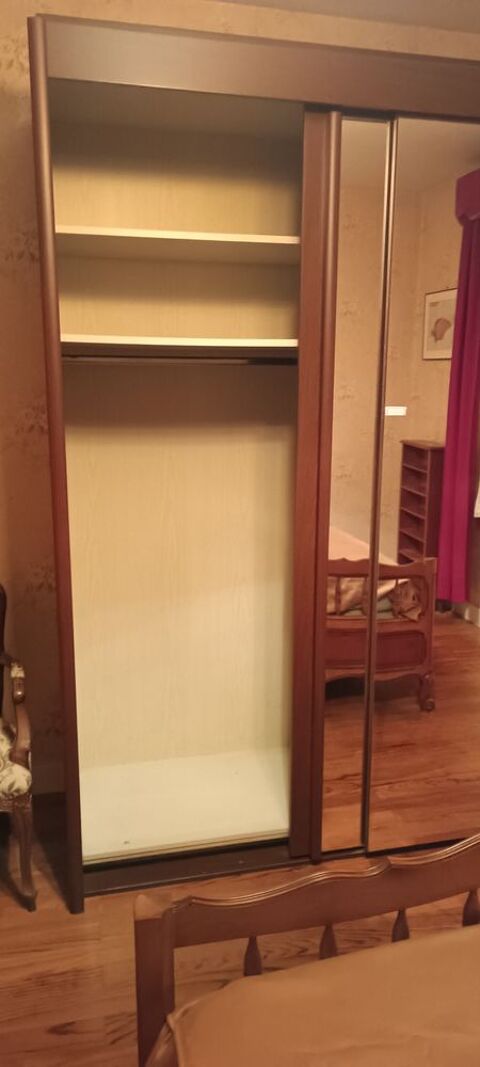 Armoire 6 étagères + penderie 
100 Montussan (33)