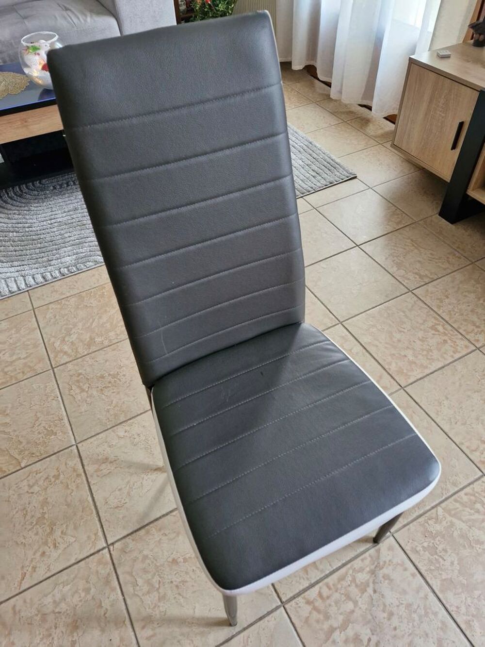 6 chaises pas de vices cach&eacute; separation cause changement Meubles
