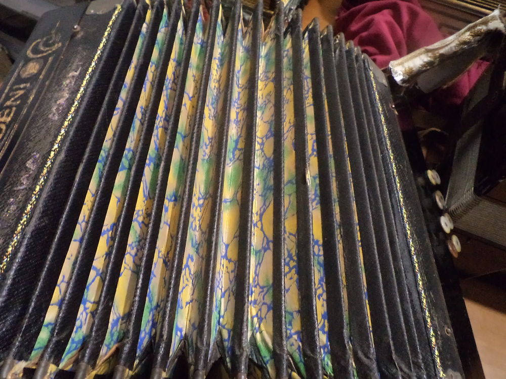 accord&eacute;on diatonique tres ancien Instruments de musique