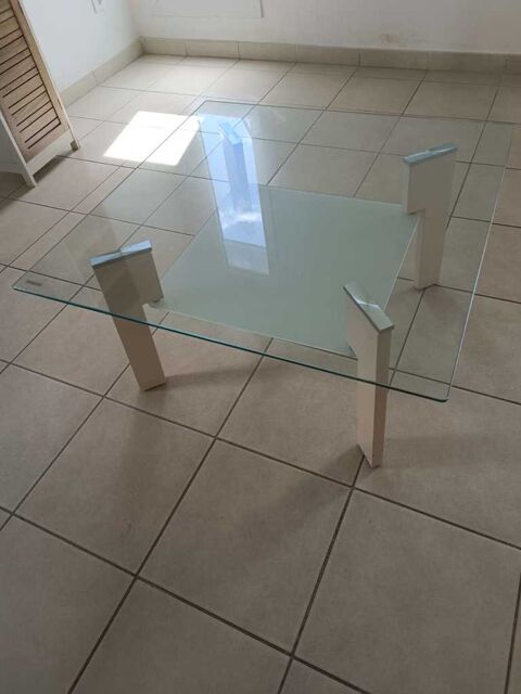 Table basse carrée en verre et métal 90 Fort-de-France (97)
