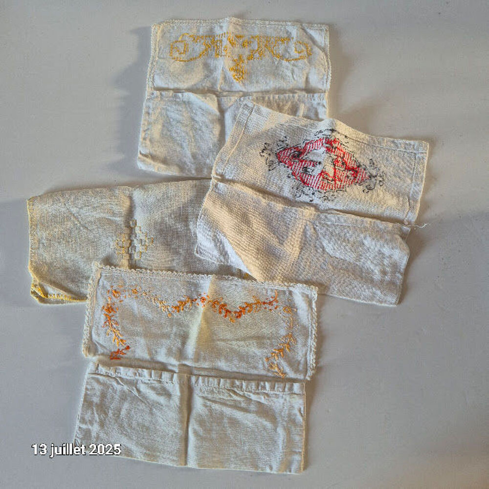3 Porte Serviettes de table ann&eacute;es 1960 brod&eacute; fait main Décoration