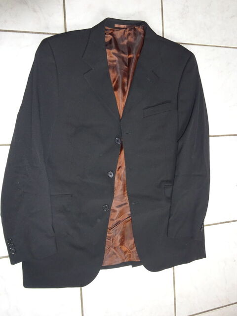 VESTE ANDRE MANOUKIAN
TAILLE 54
Fontaines-sur-Sane (69)