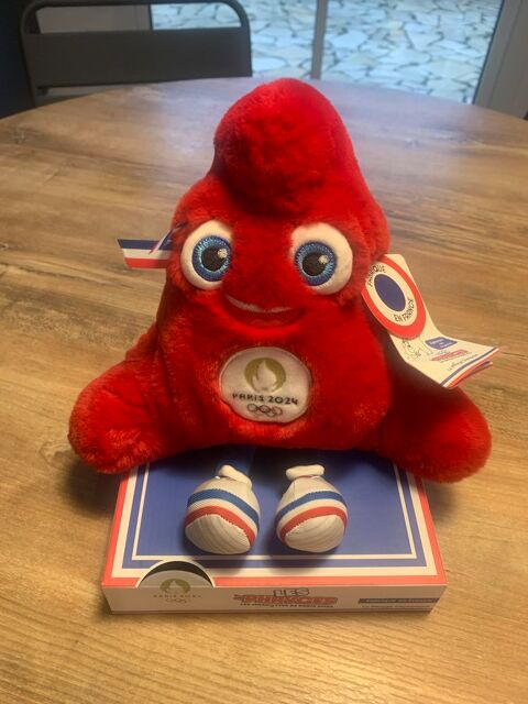 Peluche JO Paris 2024     Les Phryges    10 Saleilles (66)