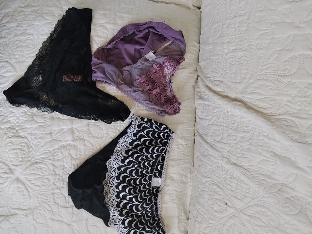 Nuisette noire brod&eacute;e fleurs Vêtements