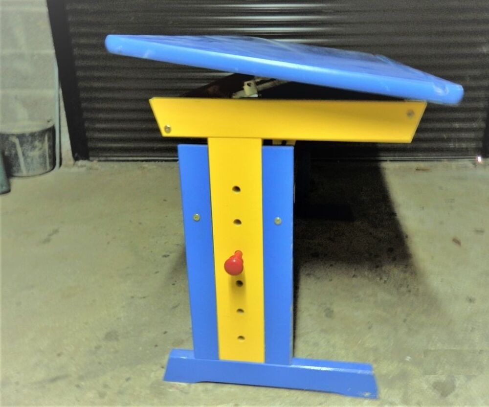 bureau enfant r&eacute;glable et inclinable Meubles