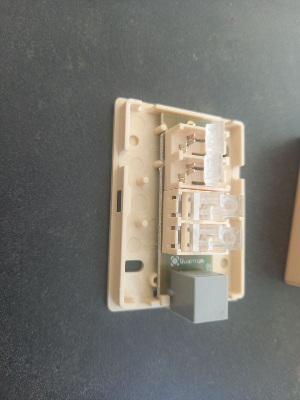 Prise RJ11 t&eacute;l&eacute;phone ou autre Bricolage