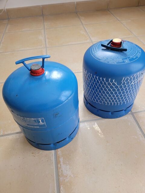 lot de 2 bouteilles de gaz 3 kg camping gaz neuves 70 Le Vigan (46)