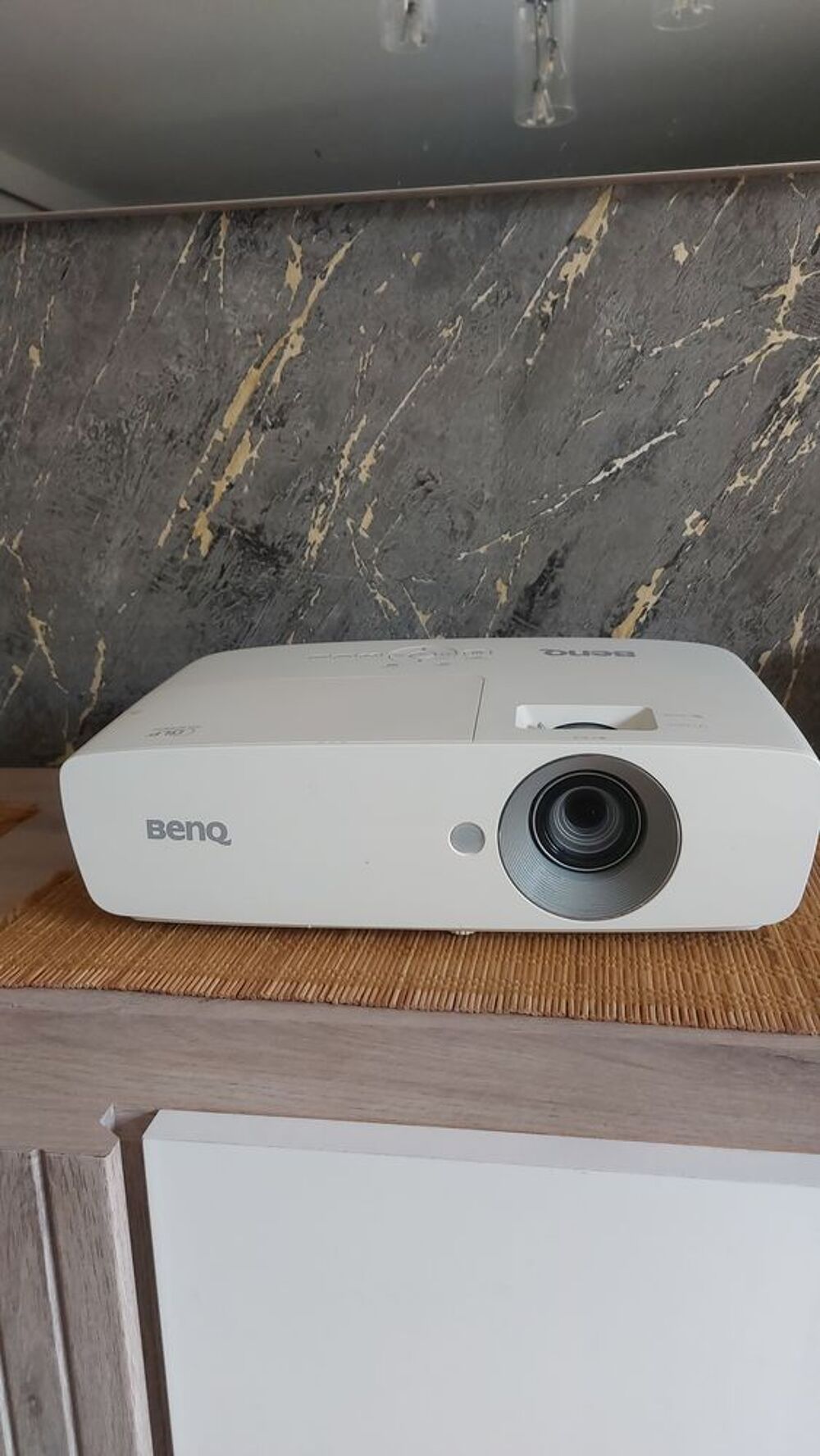 VIDEO RETROPROJECTEUR marque BENQ mod&egrave;le W1090 Photos/Video/TV