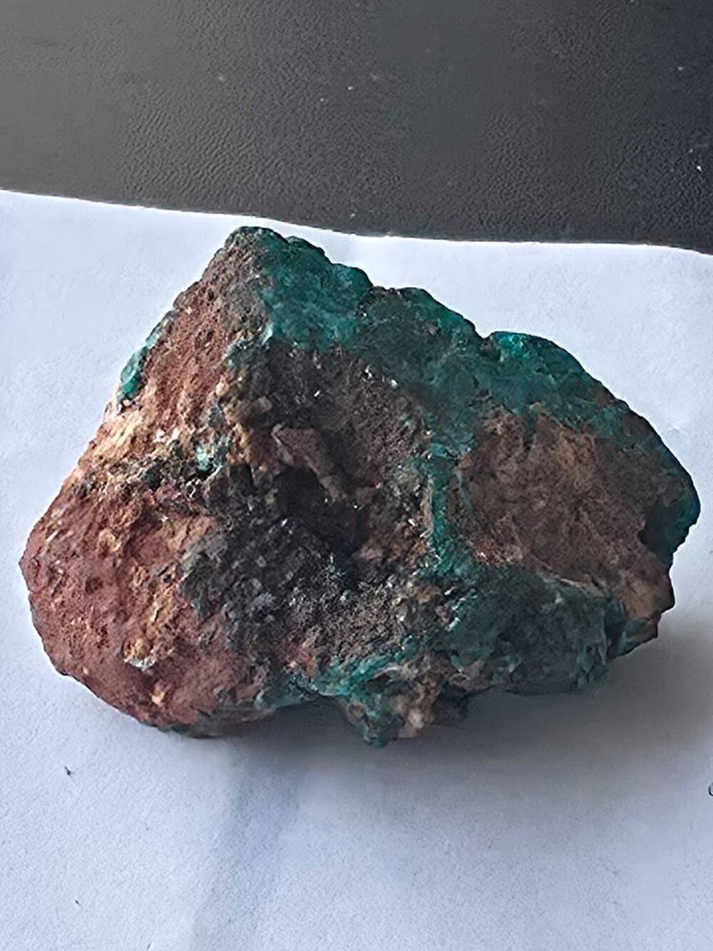 Superbe Dioptase-Cristaux Vert Emeraude Intenses-Katanga RDC-35g 