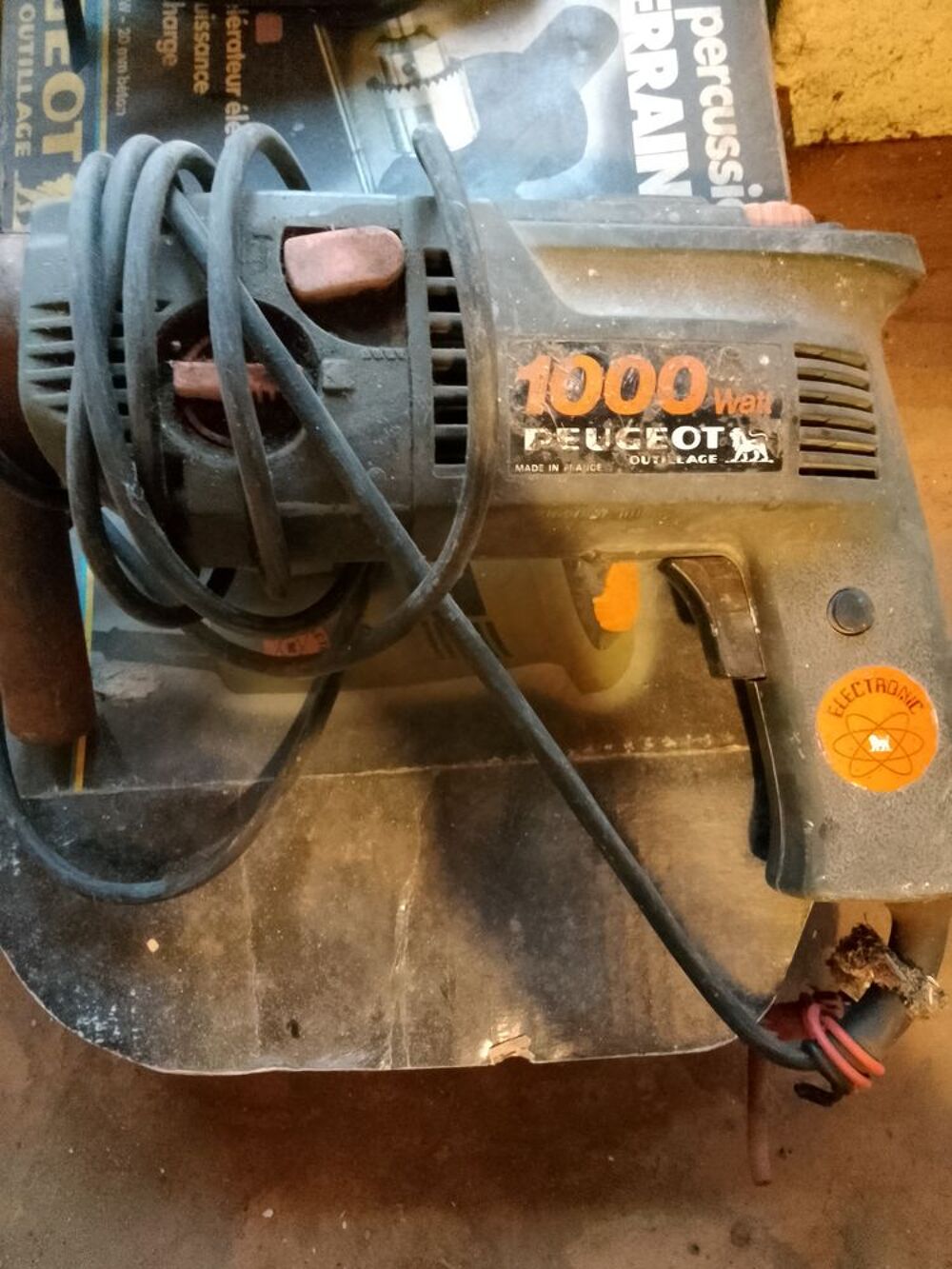 perceuse , scie sauteuse , d&eacute;capeur Bricolage