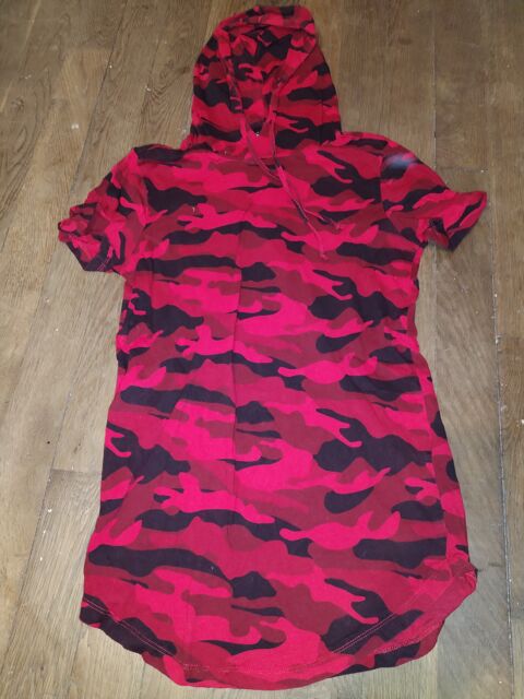 T-shirt rouge avec capuche (Taille XS)
4 Brillon-en-Barrois (55)
