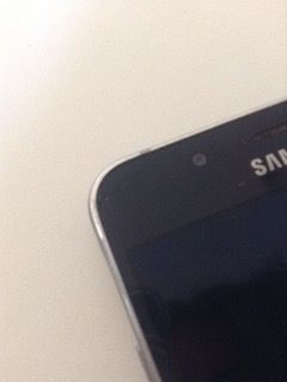 Samsung Galaxy J5 2016 noir, 16Go Tlphones et tablettes