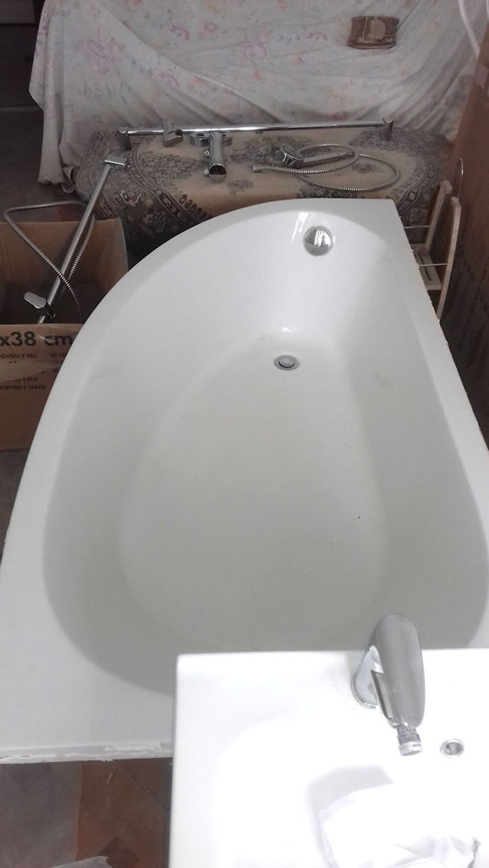 Jolie baignoire avec angle arrondi Meubles