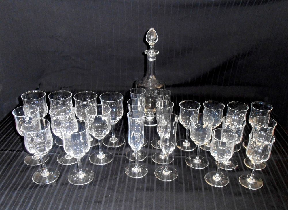 Verres Baccarat Mod&egrave;le Capri Estampill&eacute;s. Cuisine