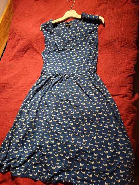 Robe bleu clair avec des mouettes. 23 Avignon (84)
