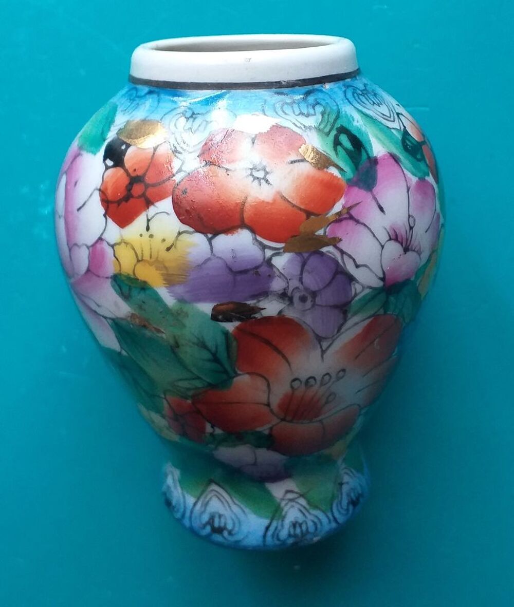 Petit vase tr&egrave;s fleuri en c&eacute;ramique Hauteur 9 cm Décoration