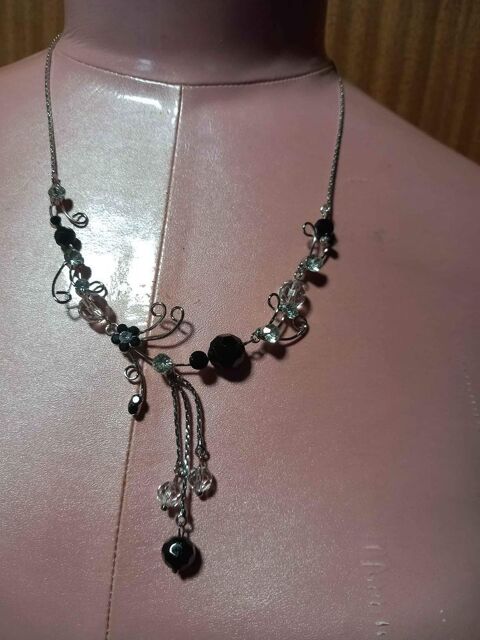 Collier fantaisie avec fleur et boules 2 La Fert-sous-Jouarre (77)