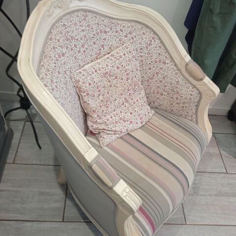 Fauteuil bergere structure bois tissus tons gris et rose ave 110 Saint-Rambert-d'Albon (26)