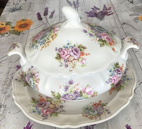 SOUPIERE EN PORCELAINE DE LIMOGE marque FG Rosny-sous-Bois (93)